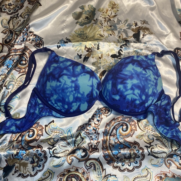 Victoria secret PINK ultimate push up bra - Picture 1 of 2